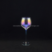 Ensemble de verres à vin colorés à bulles